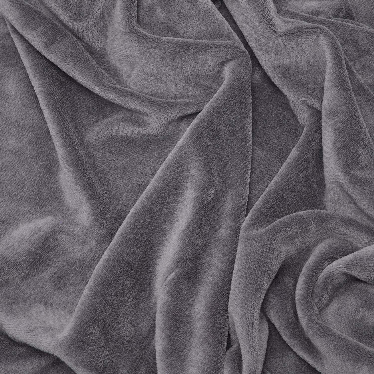 Beautissu XL Tagesdecke Kuscheldecke Aurelia 150x200cm in soft grey Coral-Fleece fabric.