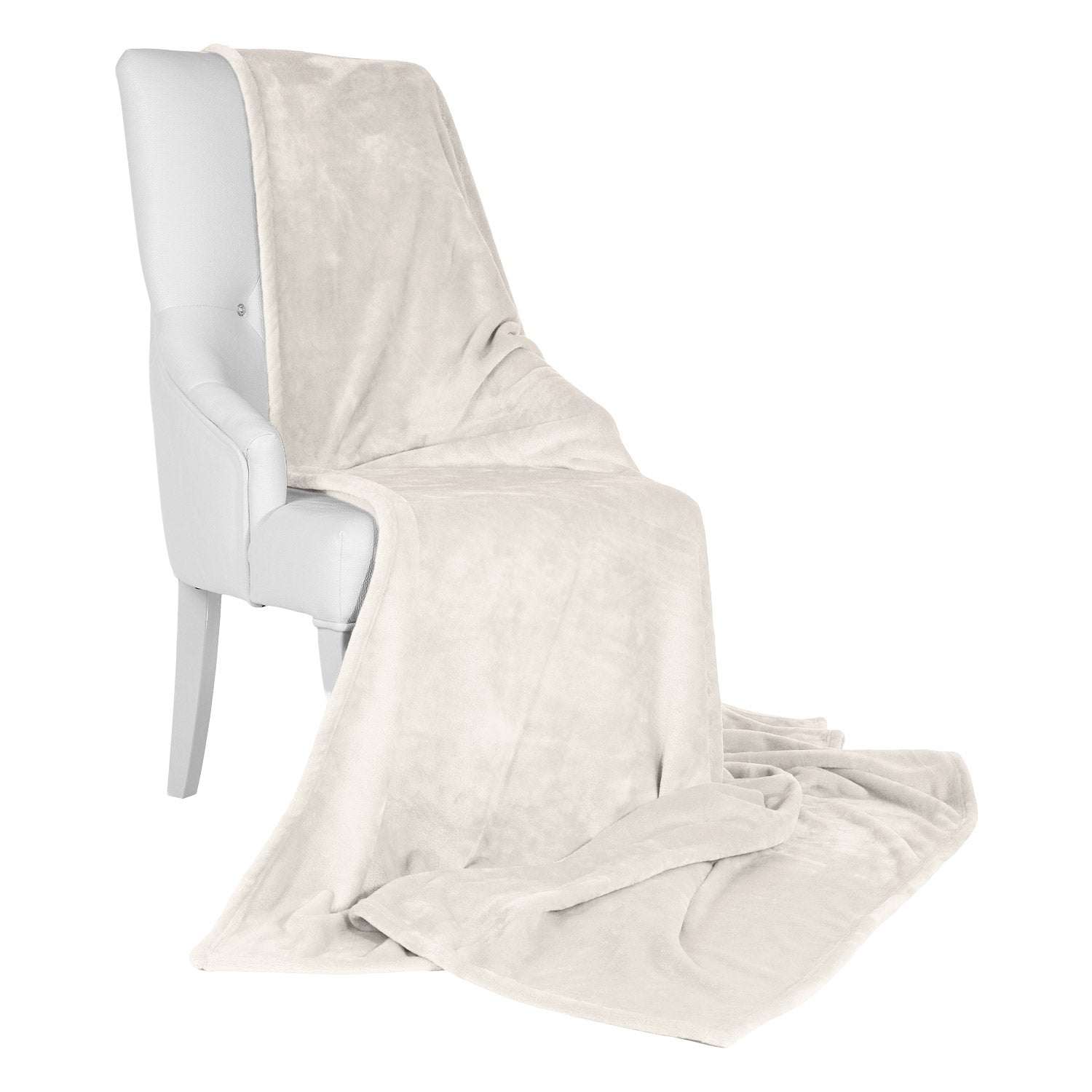 Beautissu XXL Tagesdecke Kuscheldecke Aurelia 220x240cm on a chair in a light room.