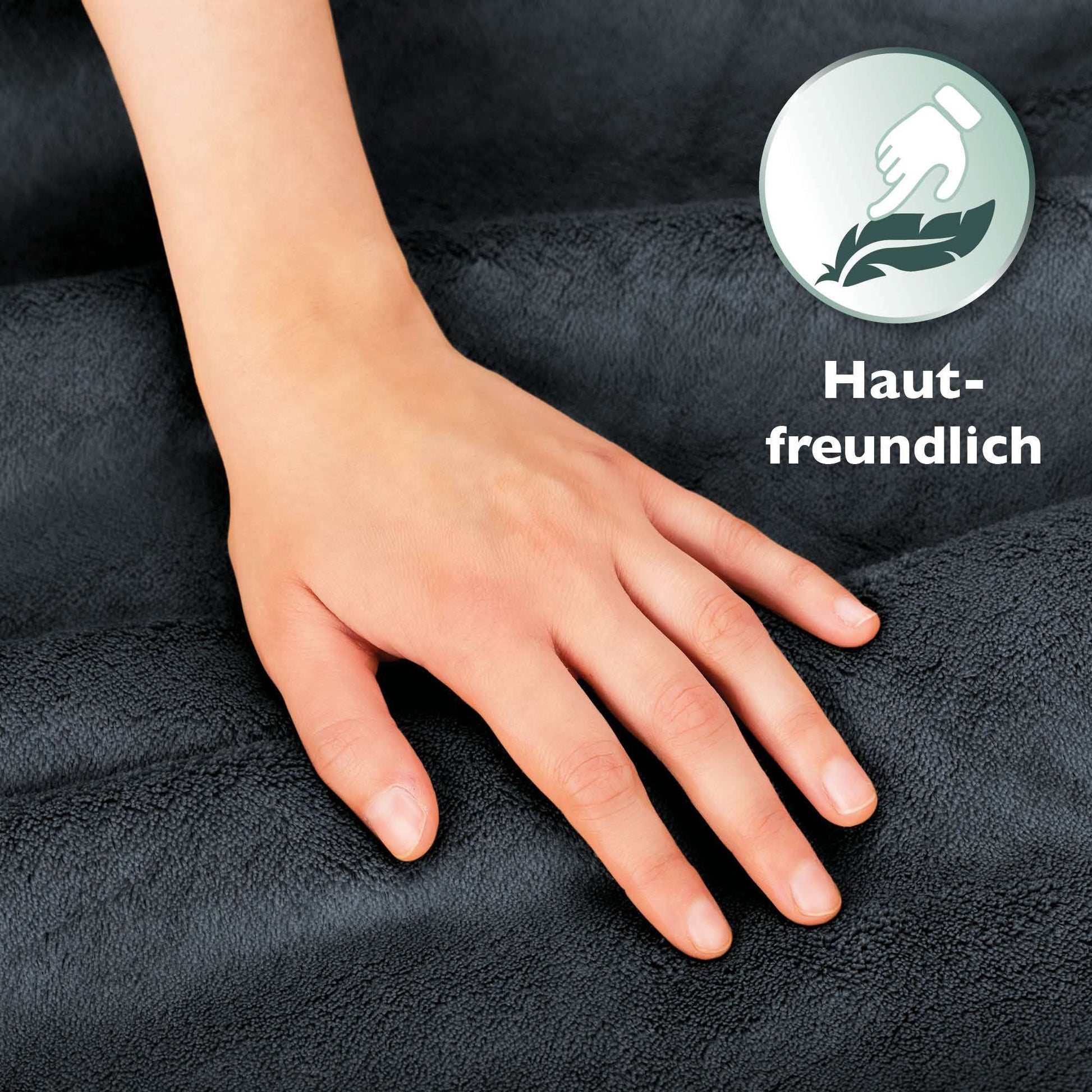 Beautissu Sherpa Kuscheldecke Alina showcasing soft, skin-friendly microfibre texture in diverse colors.