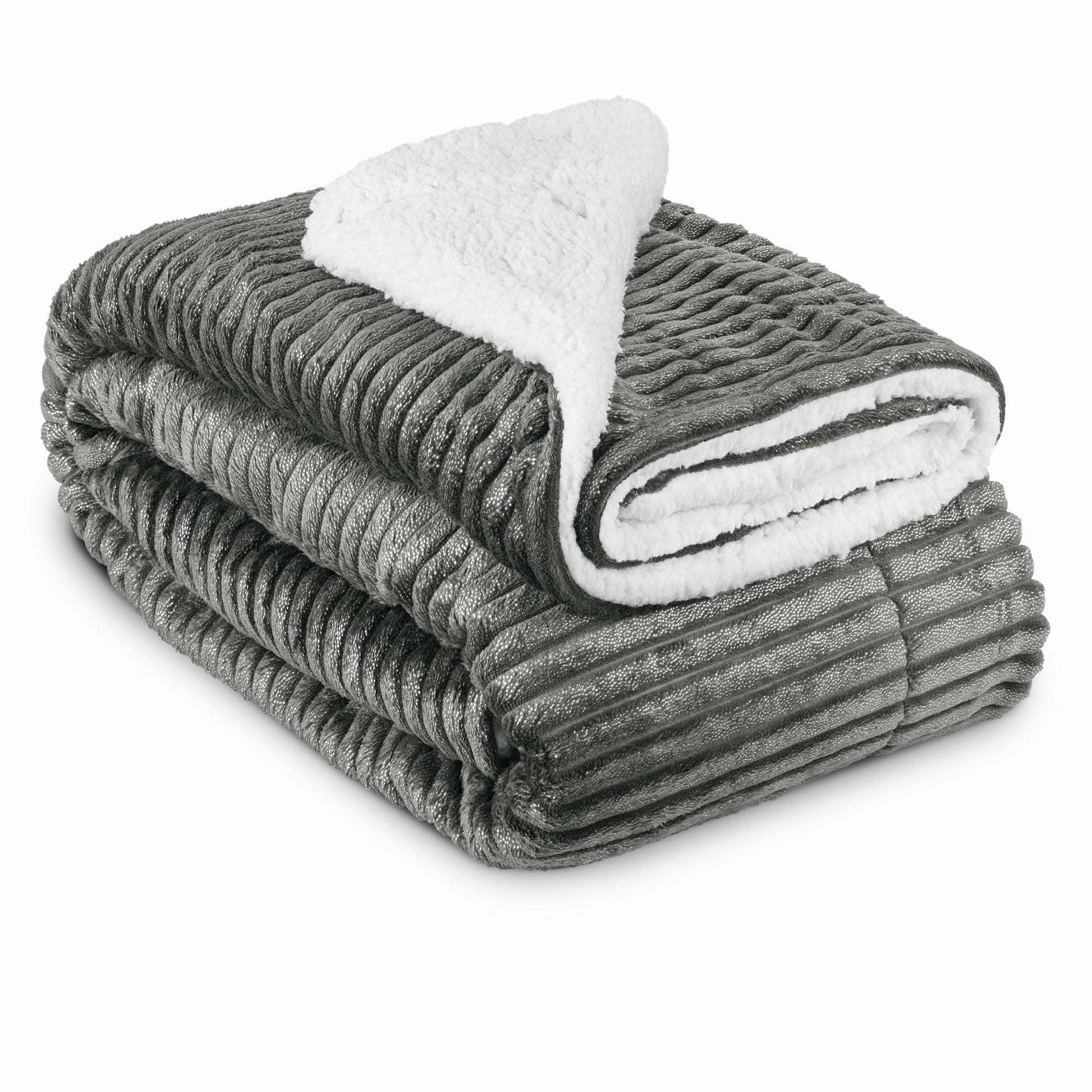 Beautissu Sherpa Kuscheldecke Elisa, extra flauschig, grau, gestapelt, 150x200cm/220x240cm.