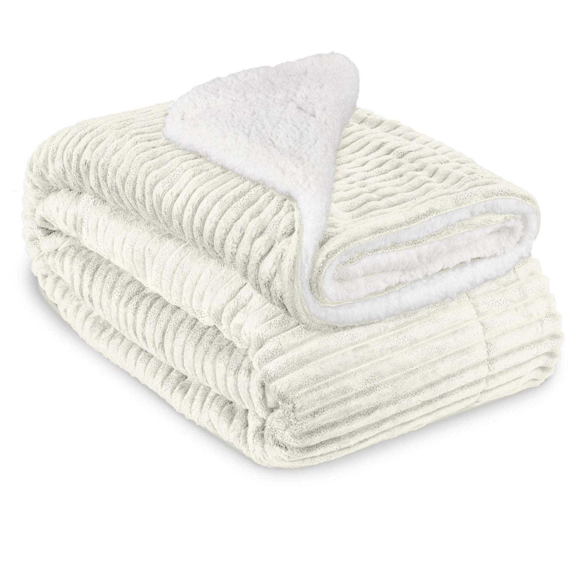 Beautissu Sherpa Kuscheldecke Elisa, extra flauschig, in Cremefarbe, gefaltet, 100% Polyester, Größen 150x200cm oder 220x240cm.