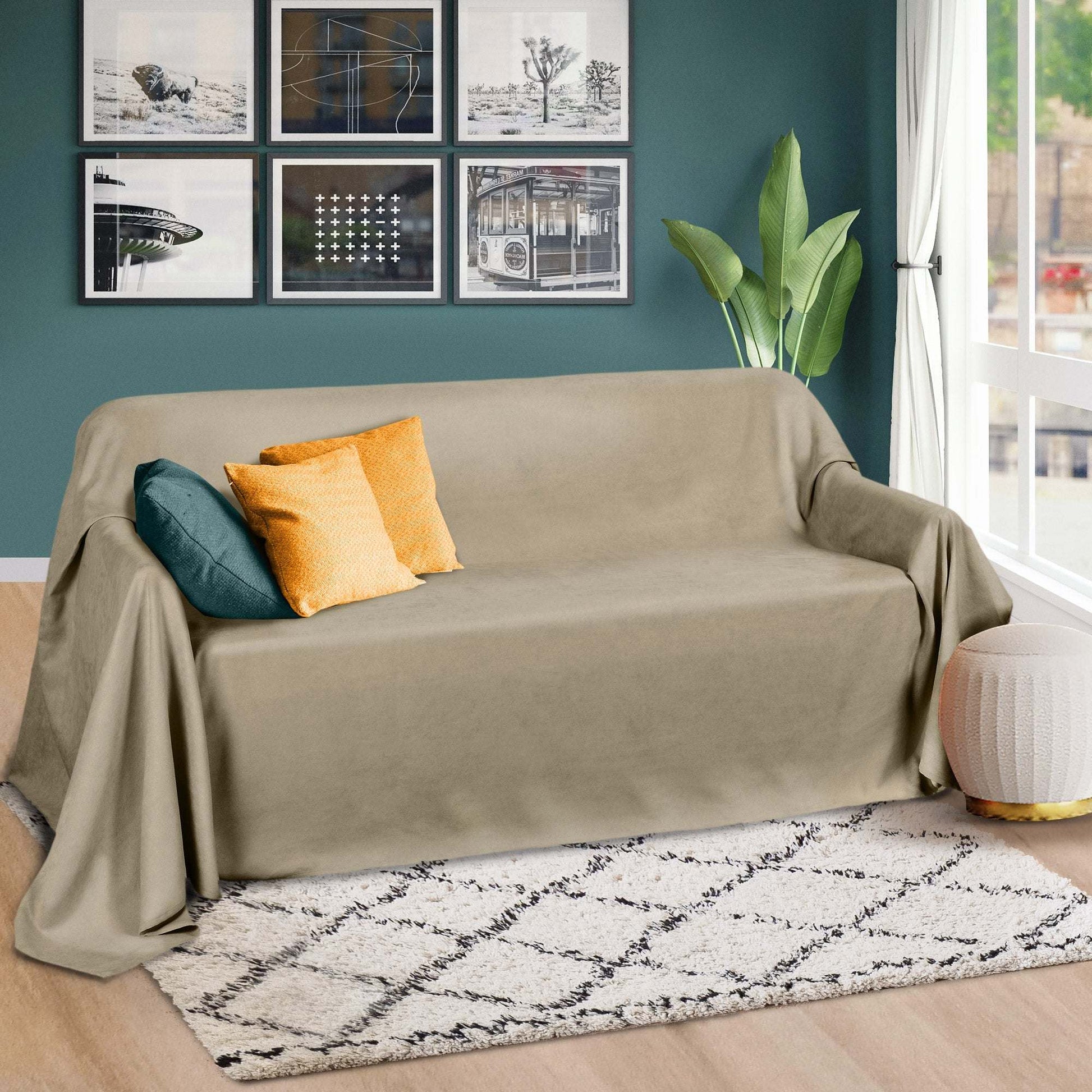 Beautissu Tagesdecke Sofaüberwurf Romantica in Wildlederoptik on a sofa, beige, 210x280cm.