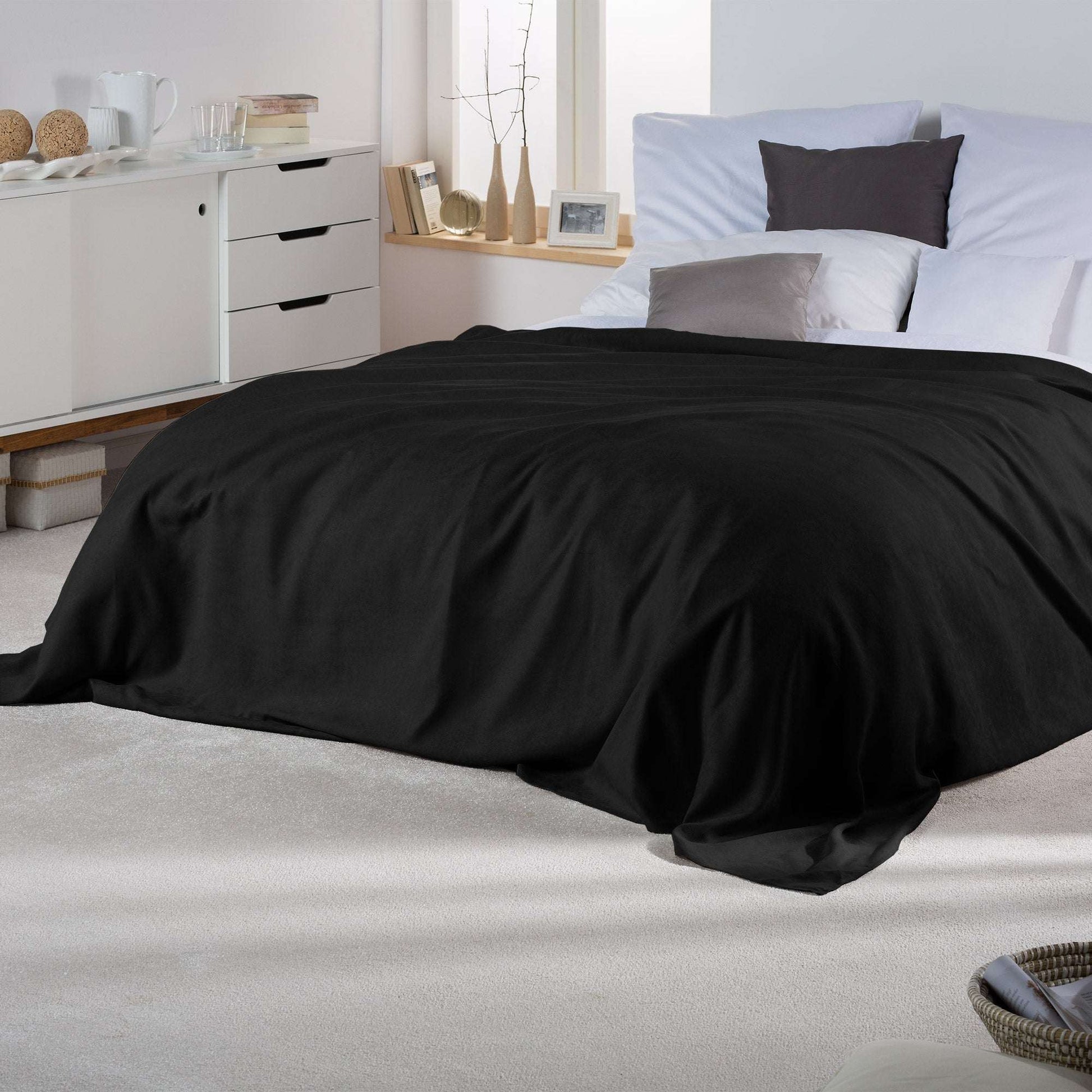 Beautissu Romantica suede-look sofa throw 210x280cm on bed, stylish home decor.