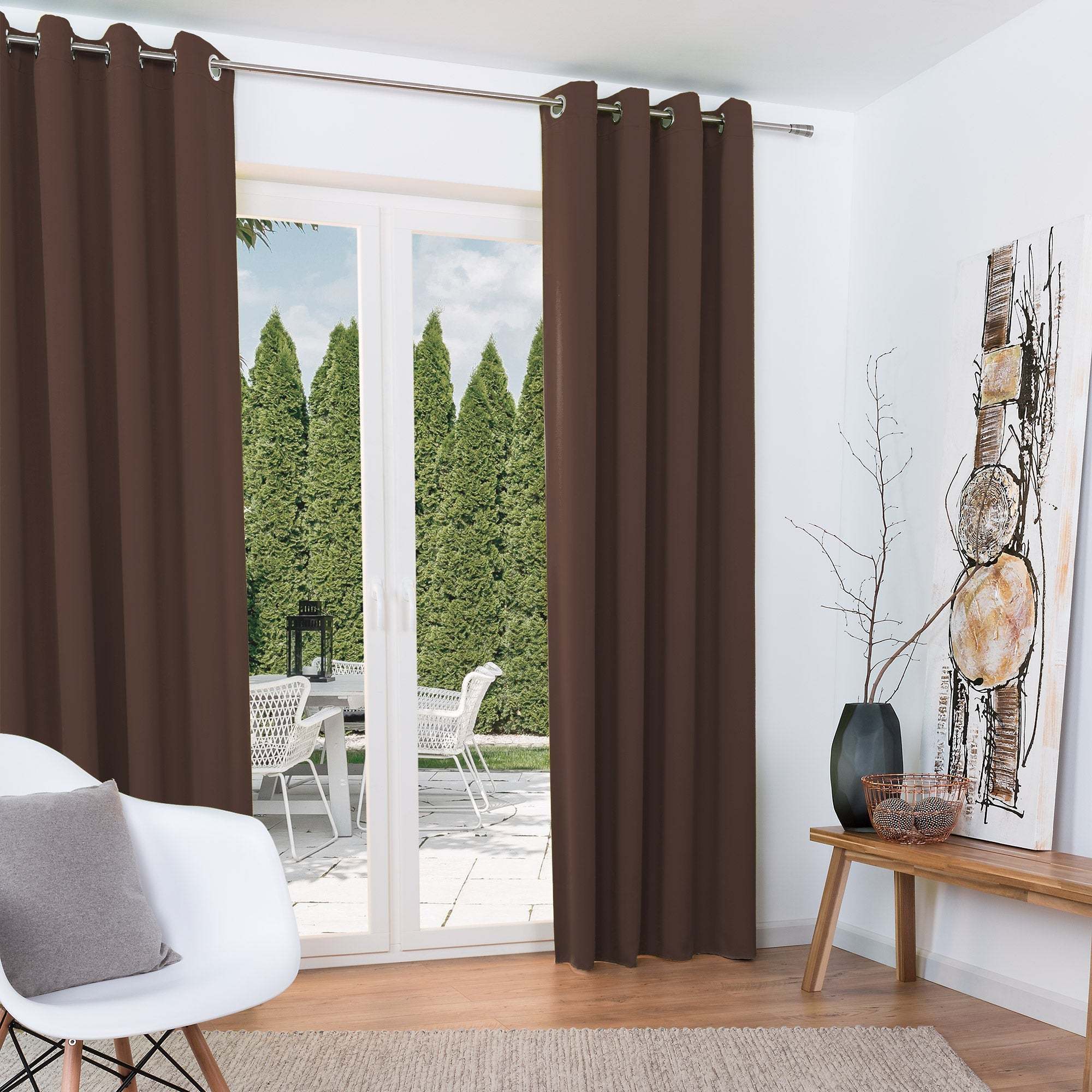 Beautissu Ösenschal Amelie Blackout Vorhänge in modernem Wohnzimmer mit blickdichtem Stoff.
