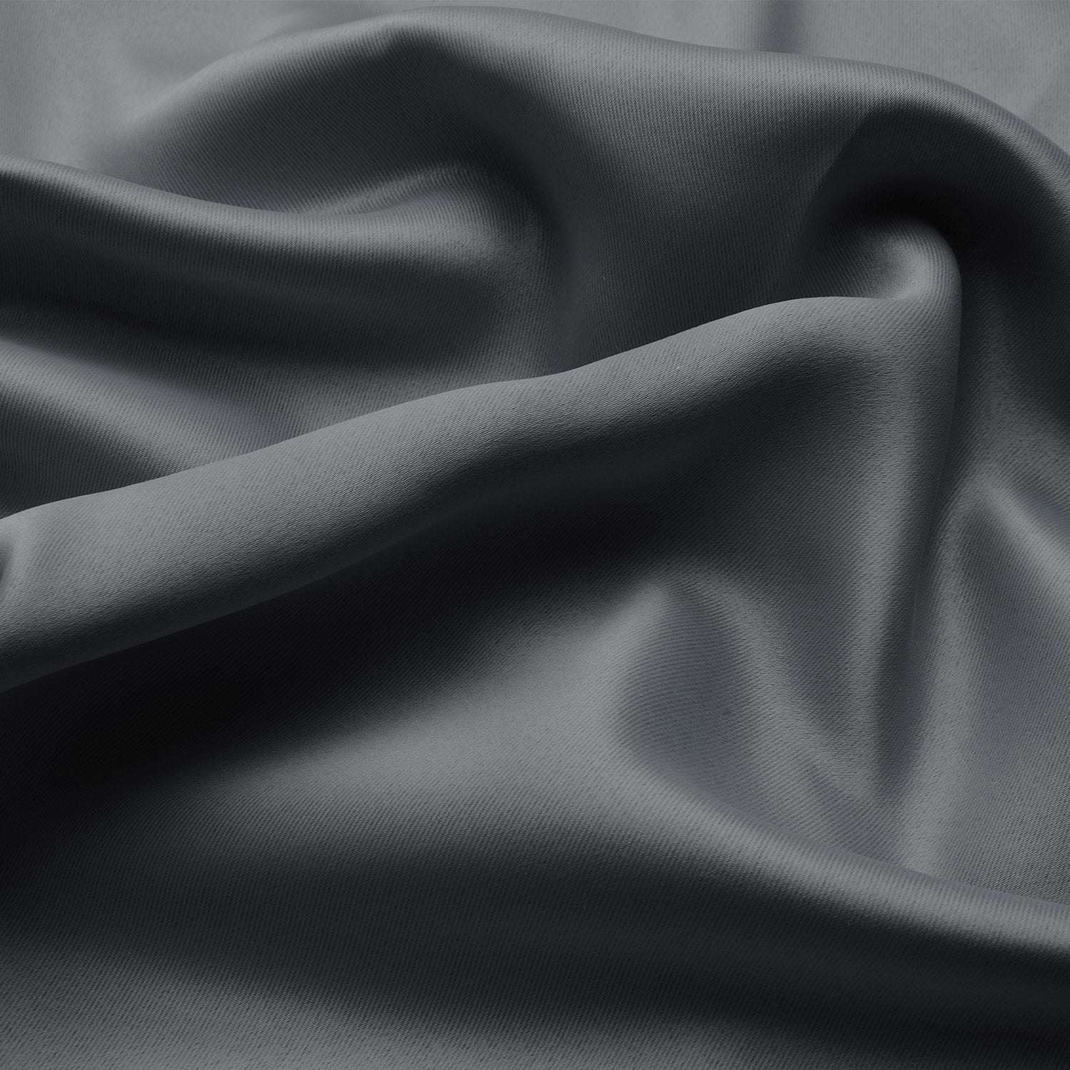 Beautissu Ösenschal Amelie blackout curtains in elegant grey with soft fabric folds.