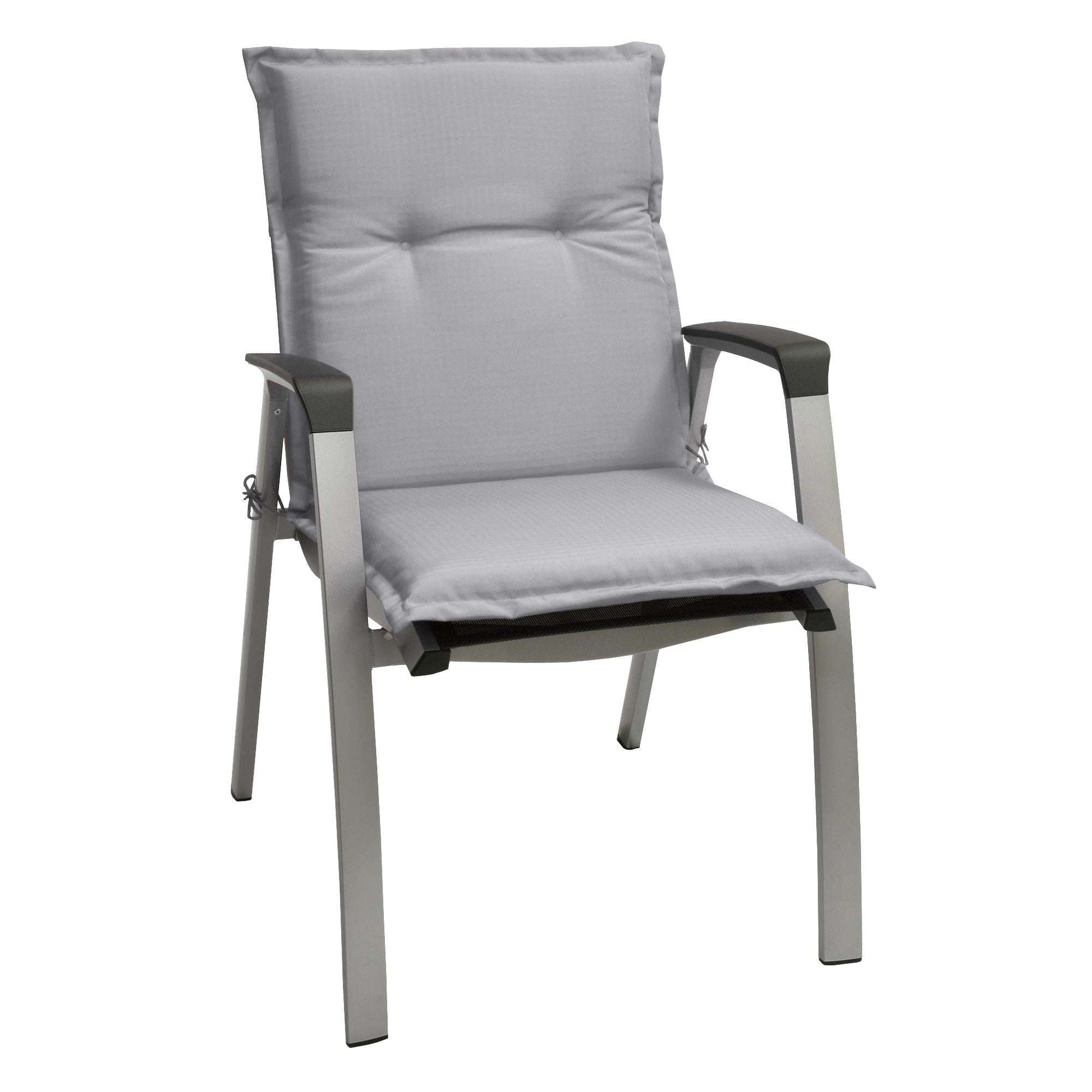 Beautissu Base NL Niedriglehner chair cushion in diverse colors on patio chair, 100x50x6 cm, enhancing garden furniture aesthetic and comfort.