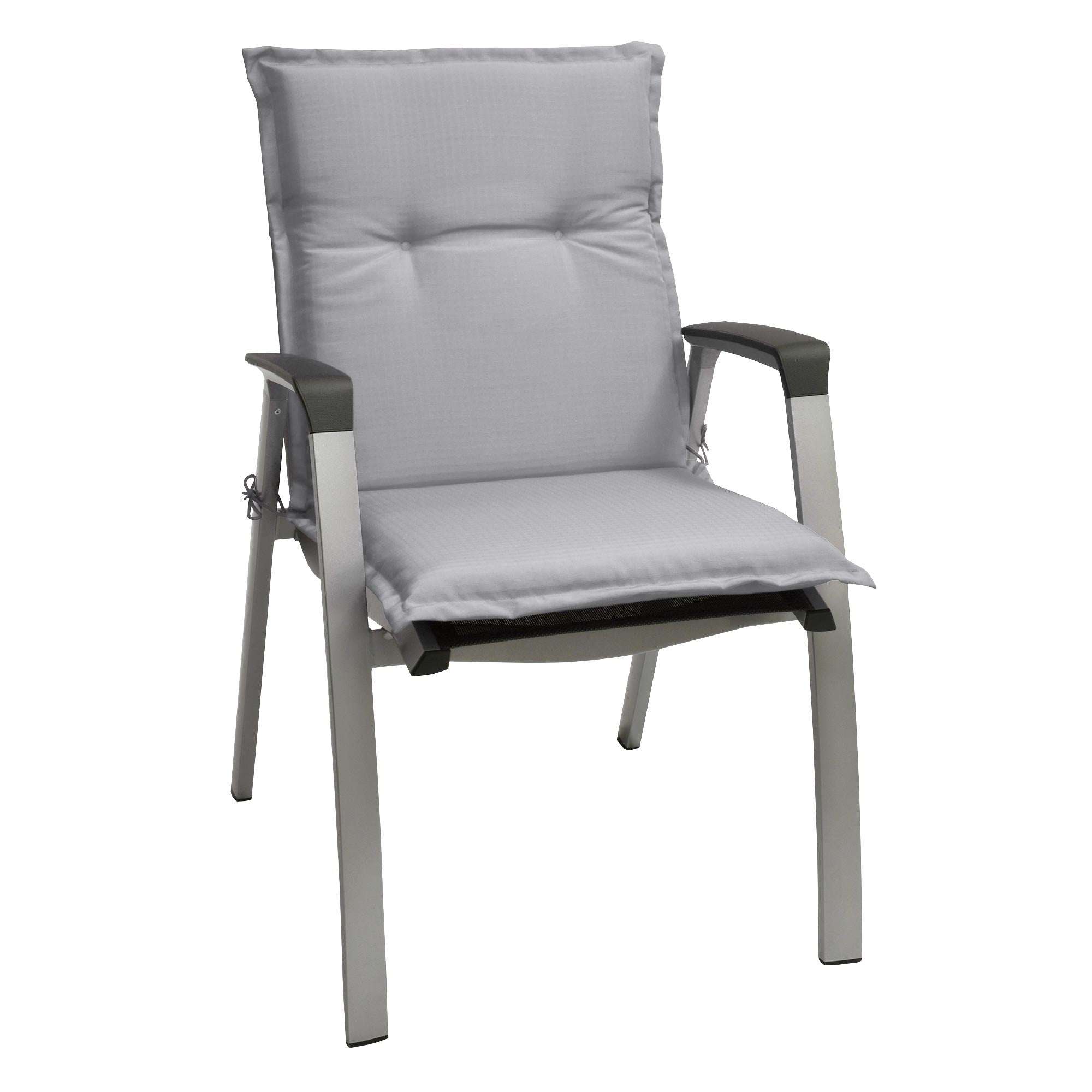 Beautissu Base NL Niedriglehner chair cushion in diverse colors on patio chair, 100x50x6 cm, enhancing garden furniture aesthetic and comfort.