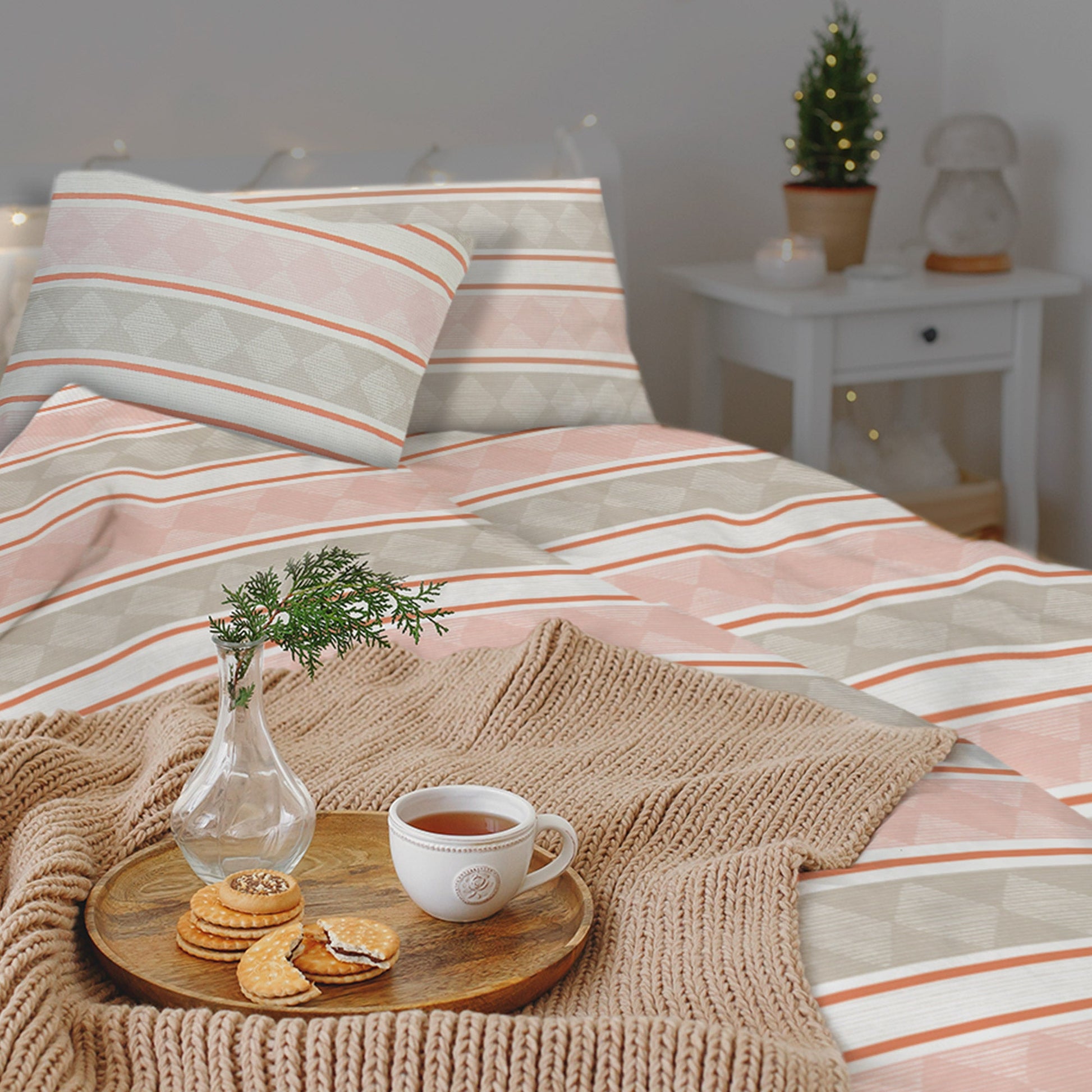 2er Set Biber Bettwäsche 135x200cm/155x220cm with Kissenbezug in cozy bedroom setting.