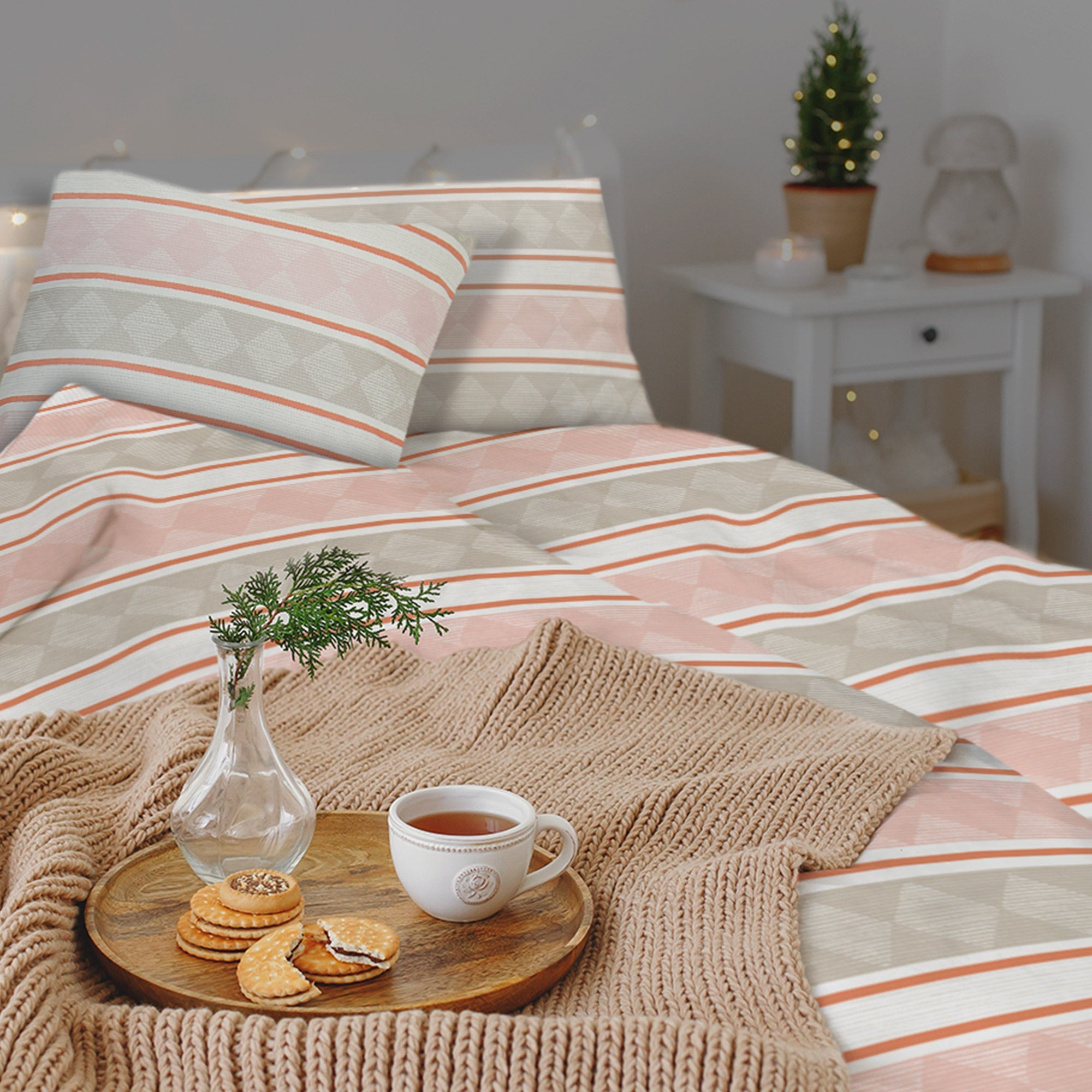 2er Set Biber Bettwäsche 135x200cm/155x220cm with Kissenbezug in cozy bedroom setting.