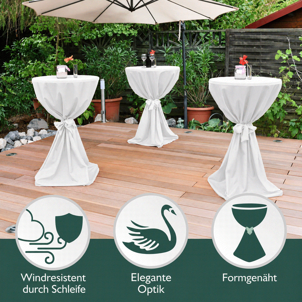 Drei Stehtische mit Stehtischhusse Giulia in Weiß und Schleife auf Holzterrasse – windresistent, elegant, formgenäht