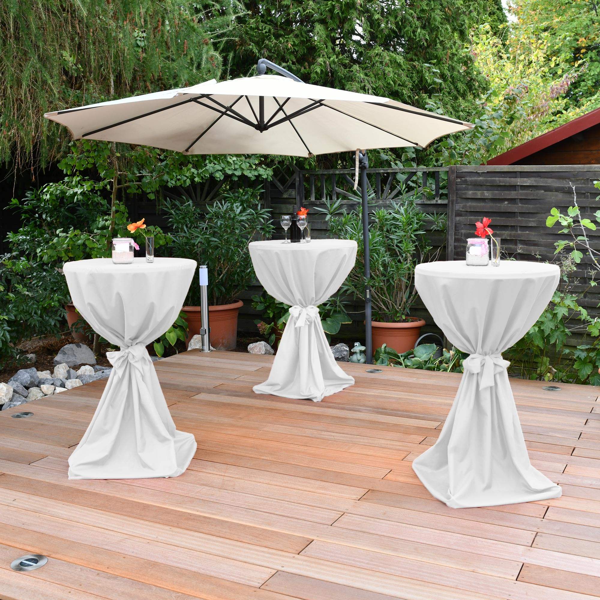 White Beautissu Giulia stretch table cover with bow, elegant design for 60-80cm round tables, suitable for events and weddings.