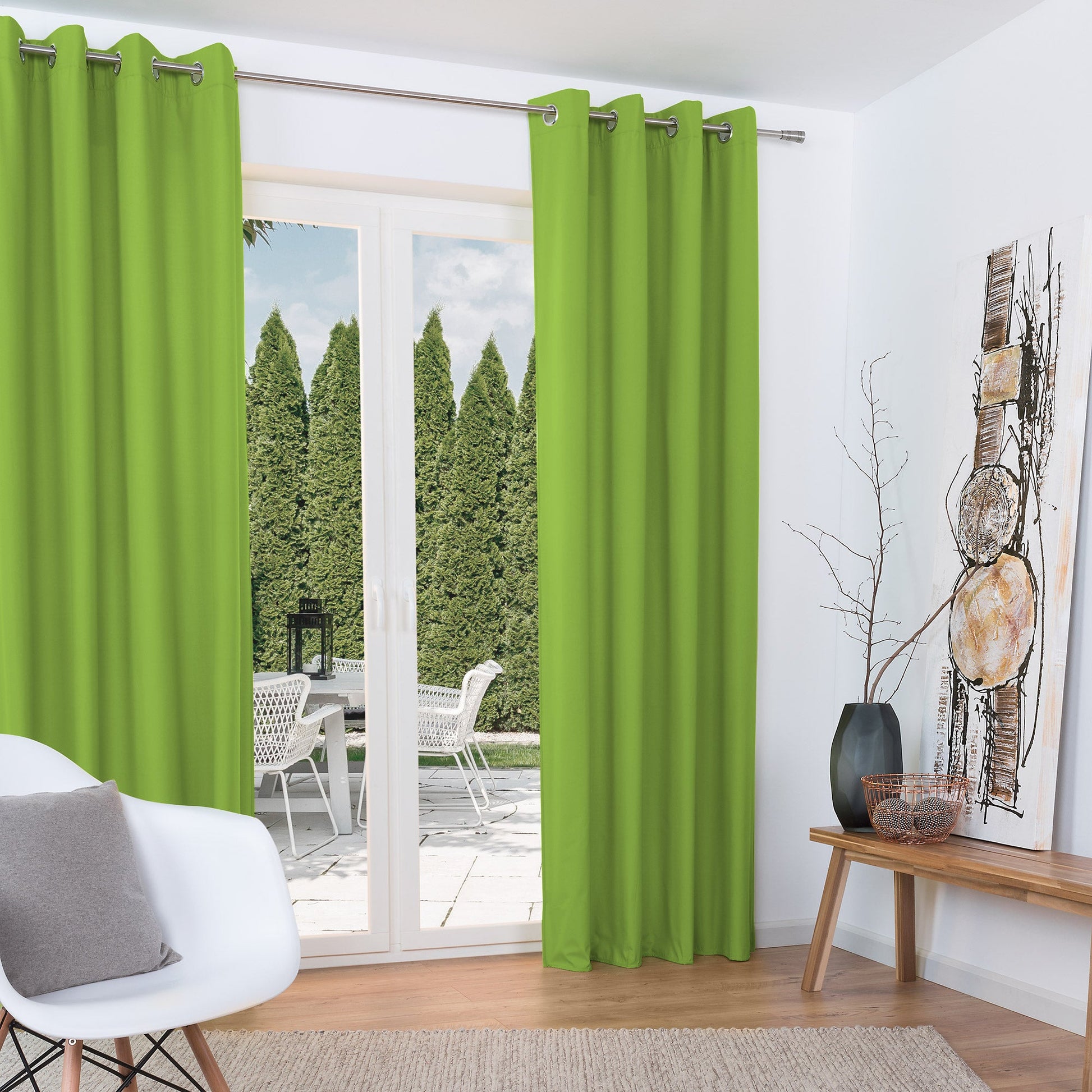 Beautissu Ösenschal Amelie Thermo Vorhänge in Grün, 2er Set, dekorieren ein modernes Wohnzimmer.