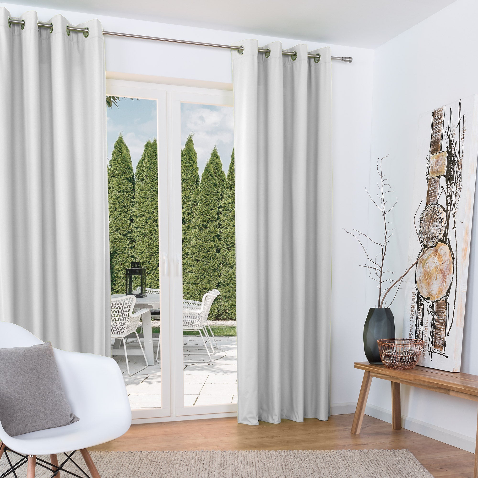 Beautissu Ösenschal Amelie Thermo curtains in living room, elegant grey color.