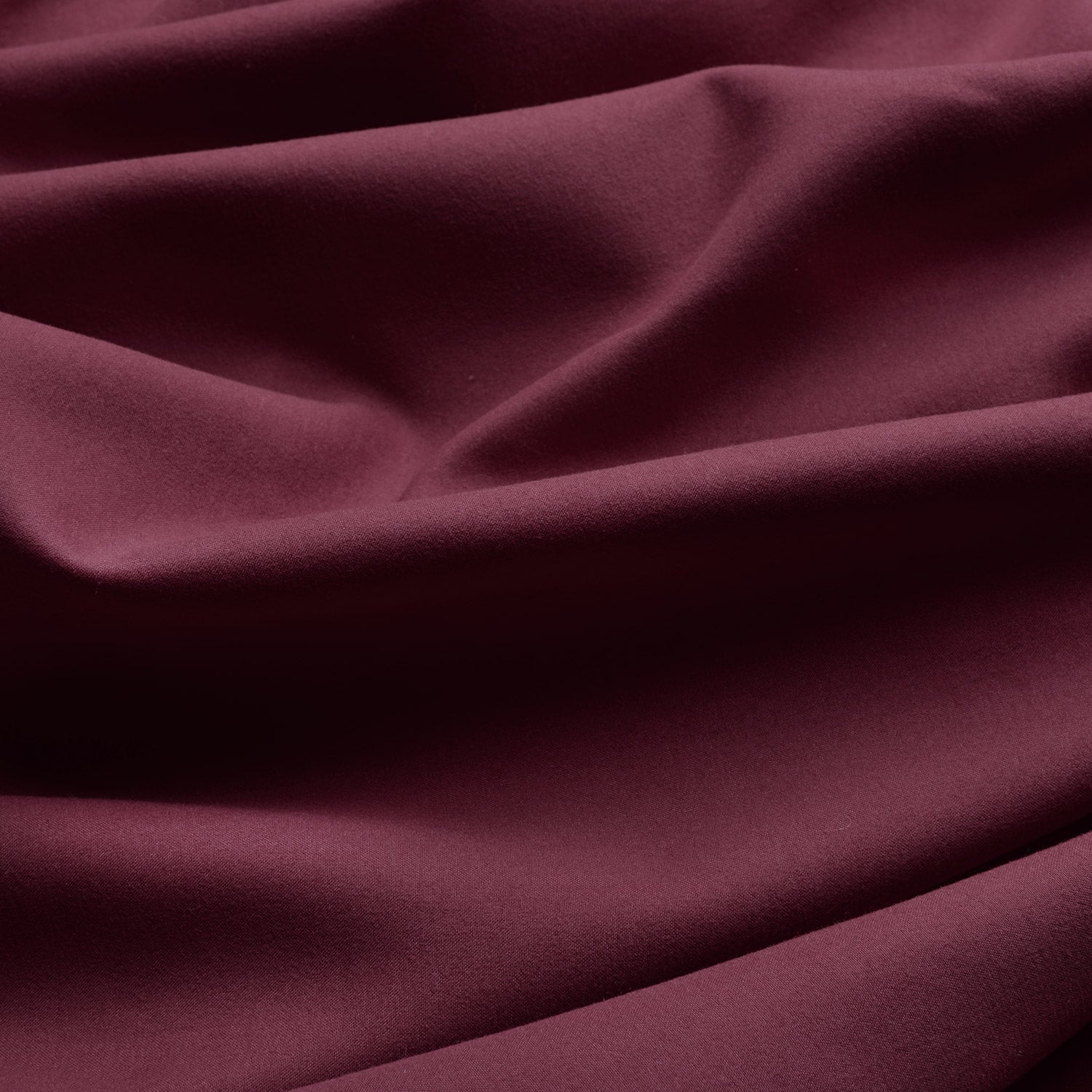 Thermo curtain fabric in rich color showcasing elegant drape, part of Beautissu's Kräuselband Amelie range.