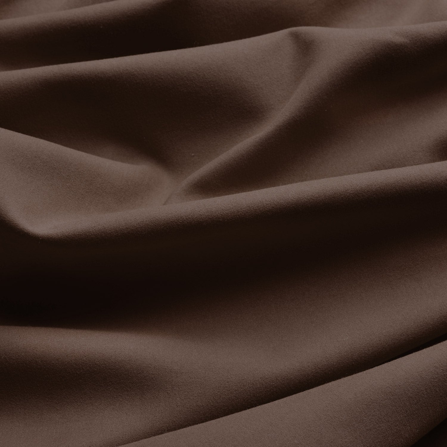 Close-up of brown fabric with soft folds, highlighting the texture and elegant shine of the Beautissu Kräuselband Amelie Thermo curtain.