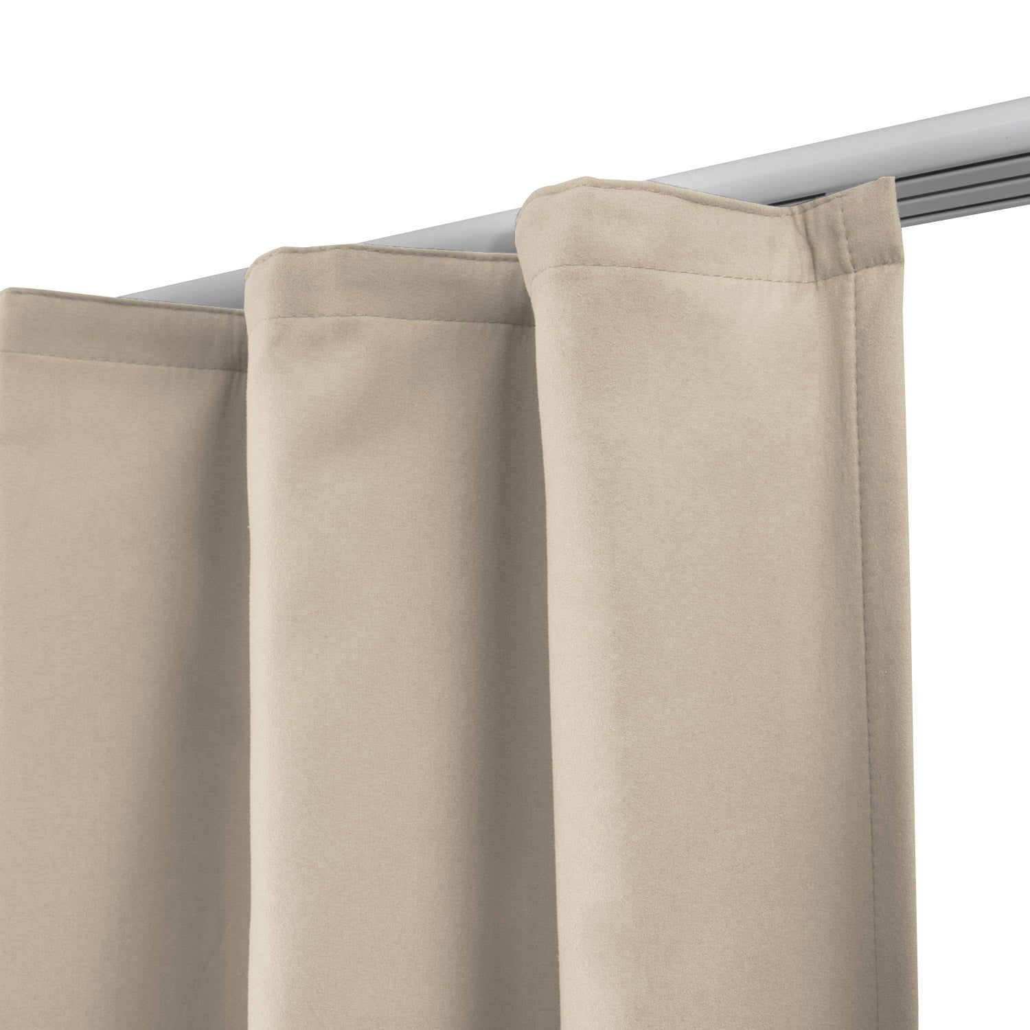 Beautissu Kräuselband Amelie Thermo Vorhänge in Beige mit weichem Faltenwurf und stabiler Universalband-Aufhängung.