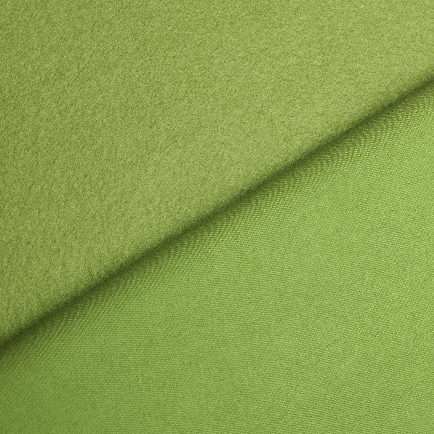 Beautissu Kräuselband Amelie Thermo Vorhänge, grüne Stoffoberfläche, texturiert und leicht glänzend.