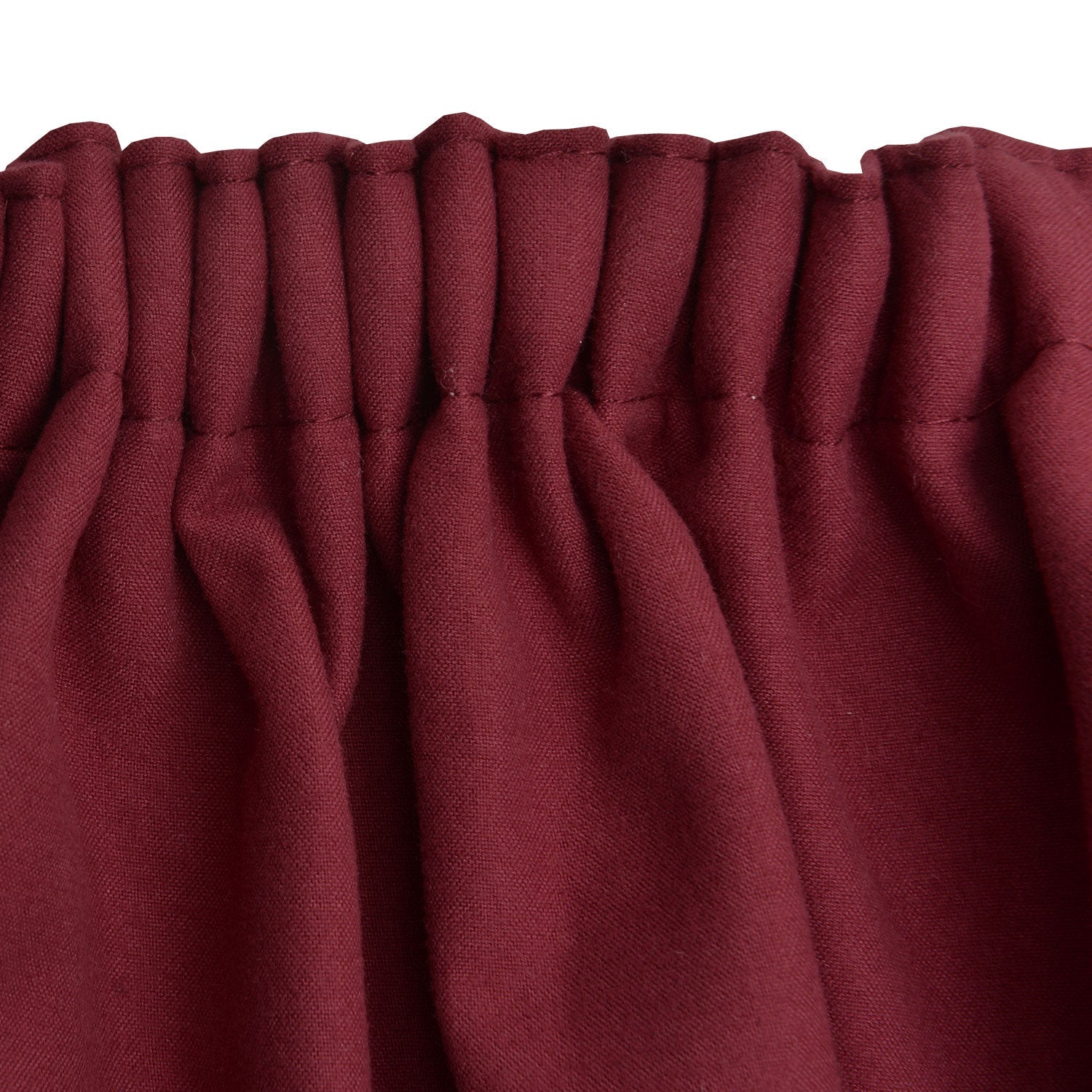 Thermal curtain detail with red pleats and universal tape, Beautissu Amelie model.