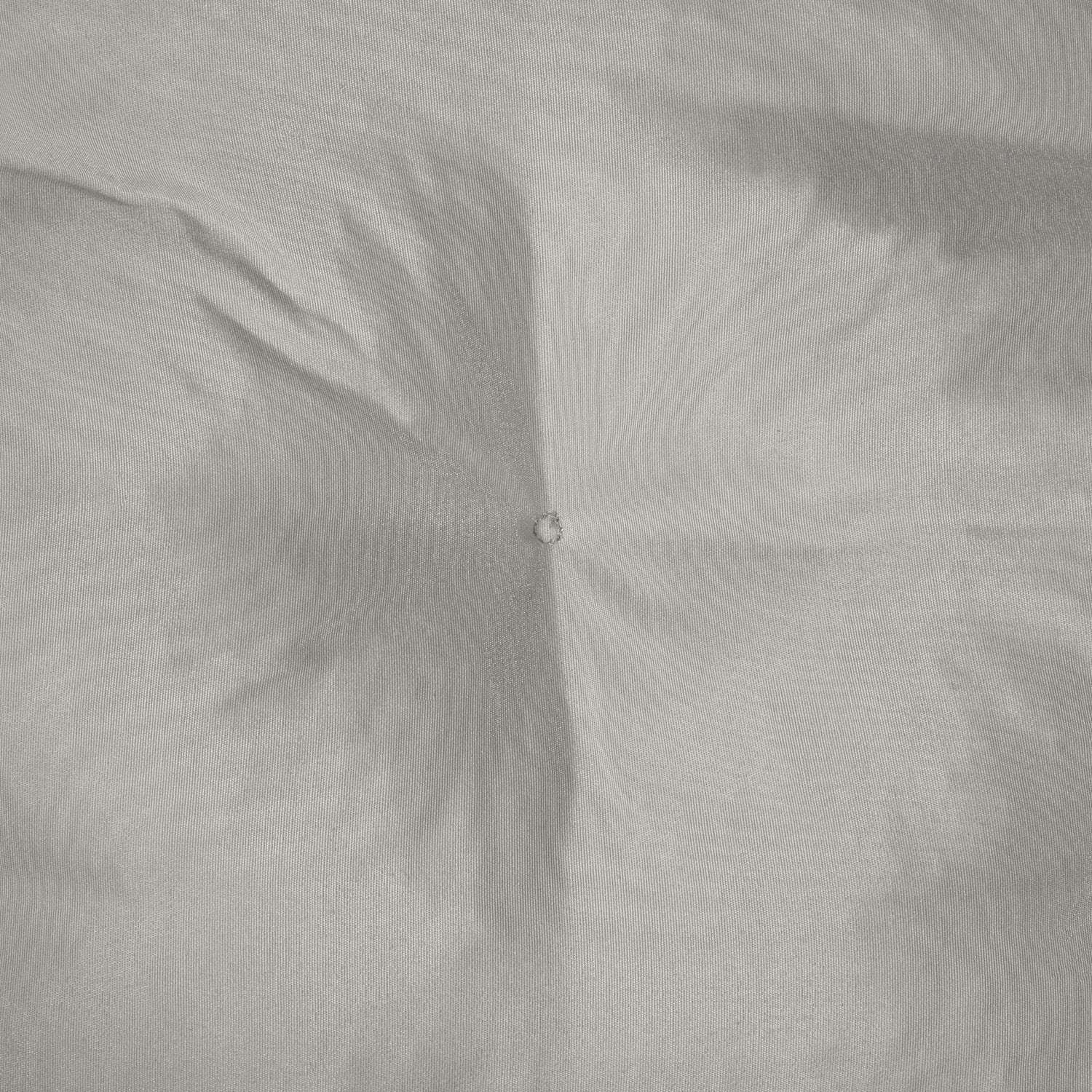 Beautissu Flair NL cushion detail with soft, high-quality fabric and tufted design.