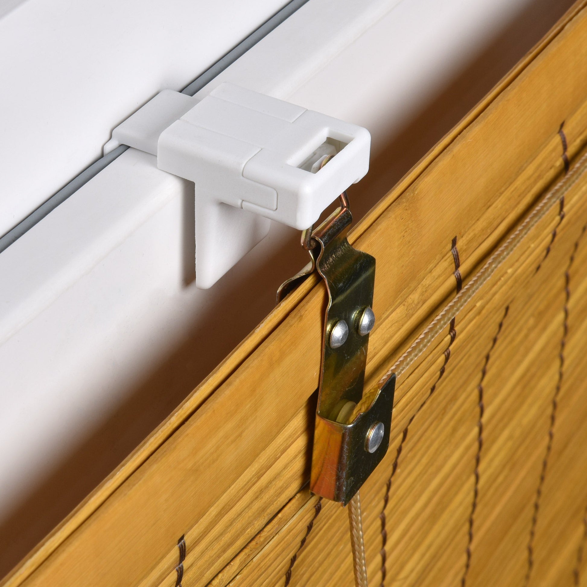 Sol Royal SolDecor B86 bamboo roller blind with safety clip and mounting bracket.