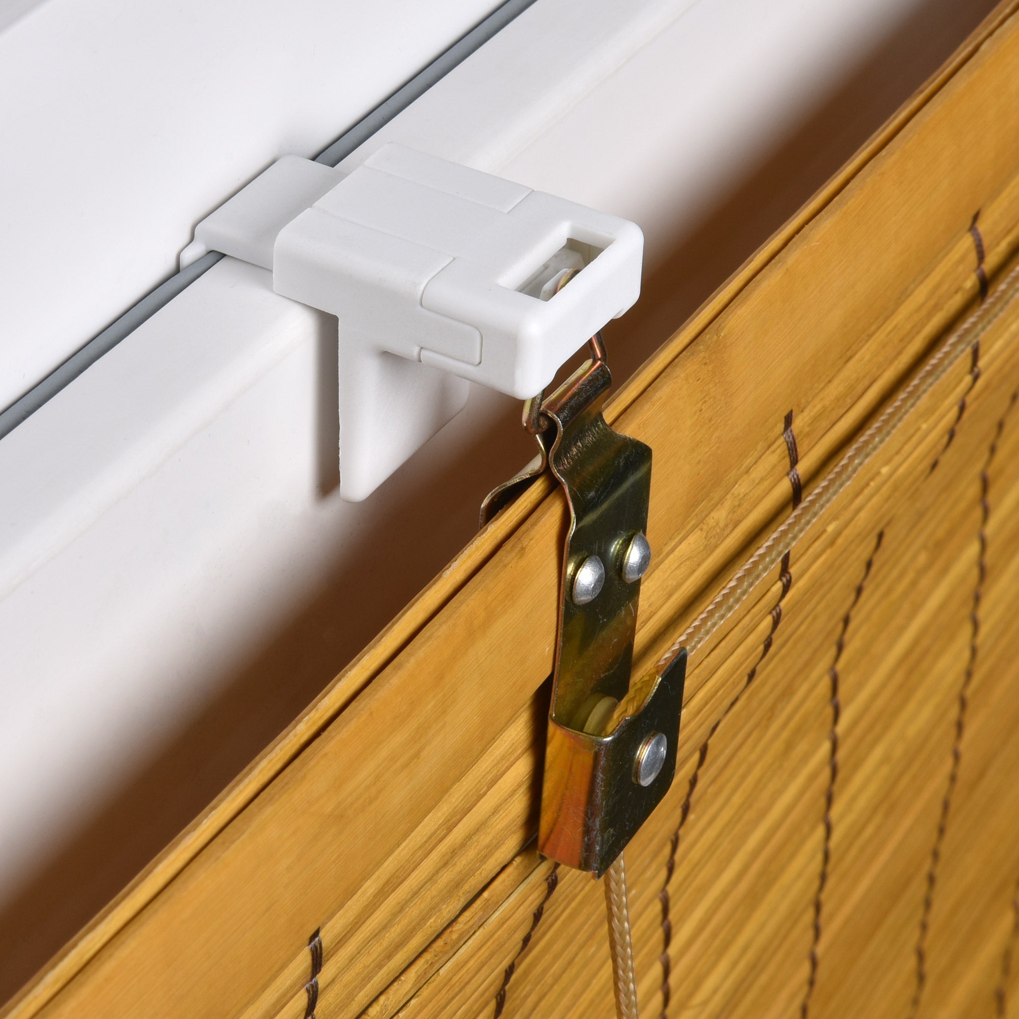 Sol Royal SolDecor B86 bamboo roller blind with safety clip and mounting bracket.