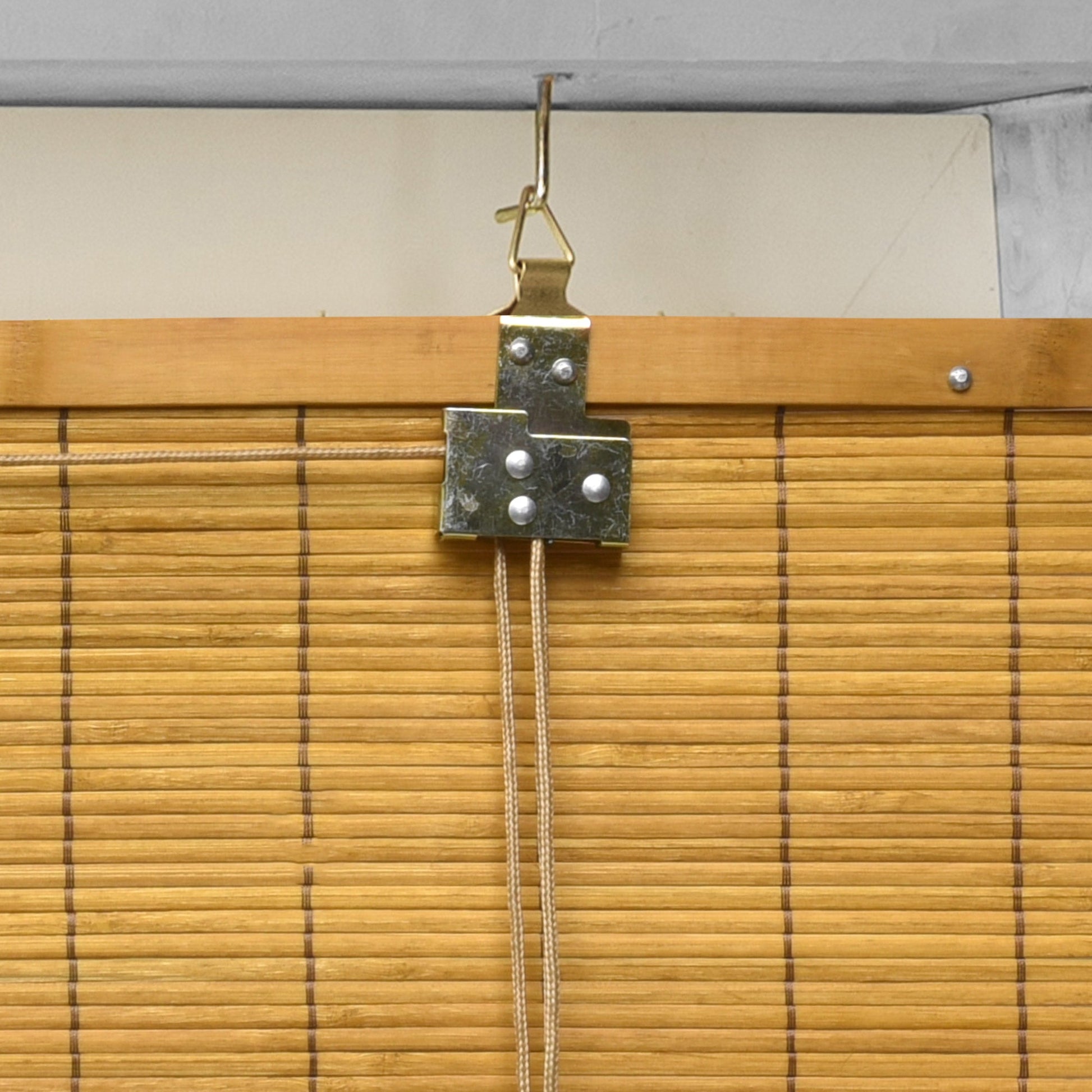 Bamboo roll-up blind Sol Royal SolDecor B86 with mounting hook and pull cord for adjustable shading.